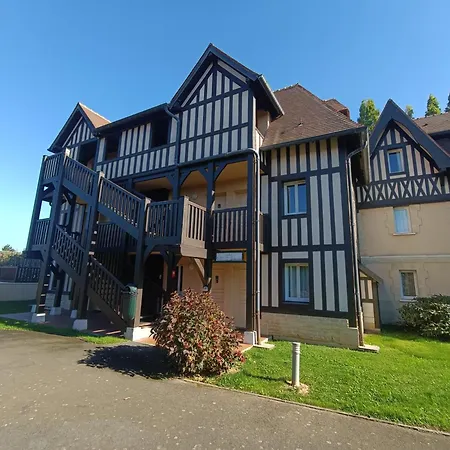 Lovely With Balcony - Golf Course View - Free Parking And Heated Pool Appartamento Deauville