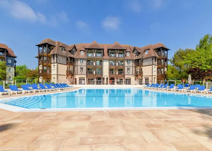 Lovely With Balcony - Golf Course View - Free Parking And Heated Pool Apartment