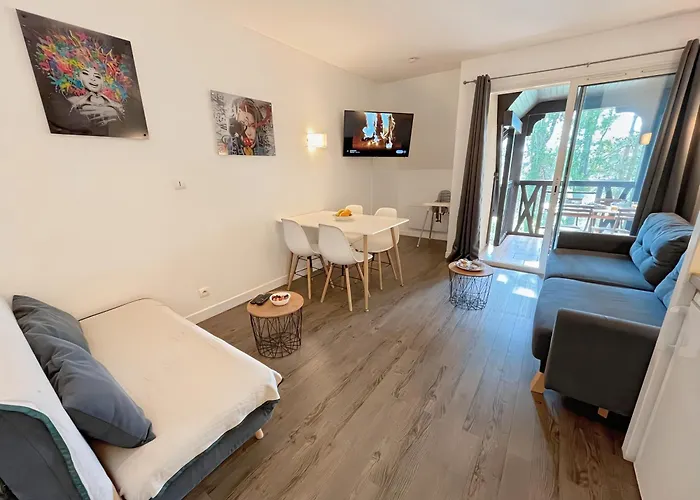 Lovely With Balcony - Golf Course View - Free Parking And Heated Pool Apartment