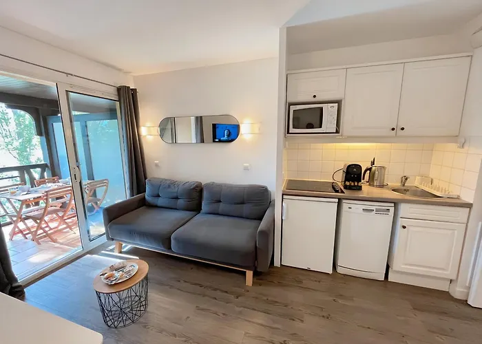 Lovely With Balcony - Golf Course View - Free Parking And Heated Pool Deauville